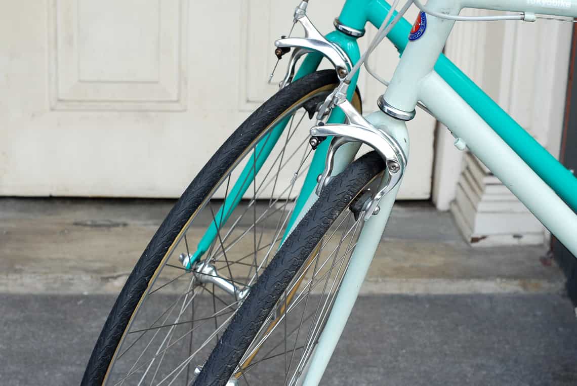 เปรียบเทียบยางจักรยาน โตเกียวไบค์ ขนาด 650c หน้า 25 และ 28 บนตัวรถ