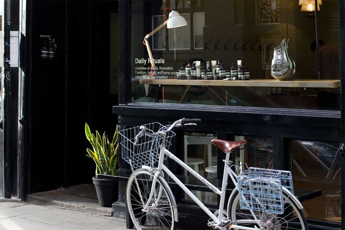 Collaboration bike tokyobike x Aesop in front of Aesop store