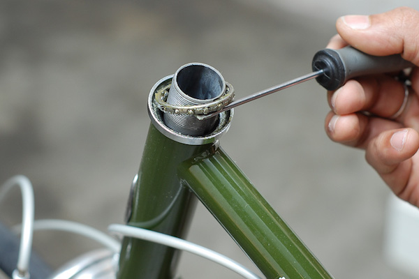 ล้าง ถ้วยคอ เปลี่ยนน้ำมัน จารบี ตั้งความตึงของคอจักรยานใหม่